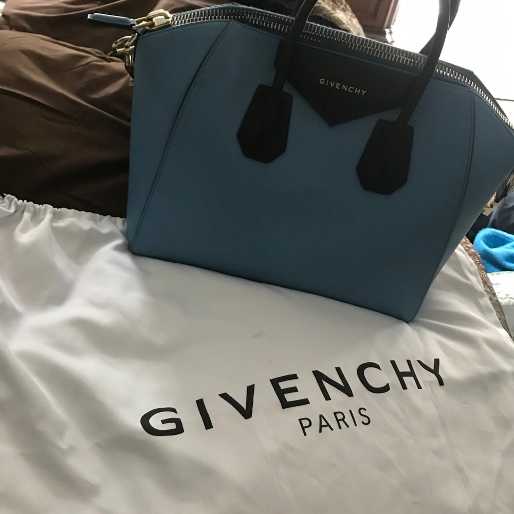 Givenchy Antigona, Medium- Bicolor Blue and Black